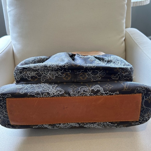 Authentic Louis Vuitton Dentelle Fersen - Picture 7 of 9